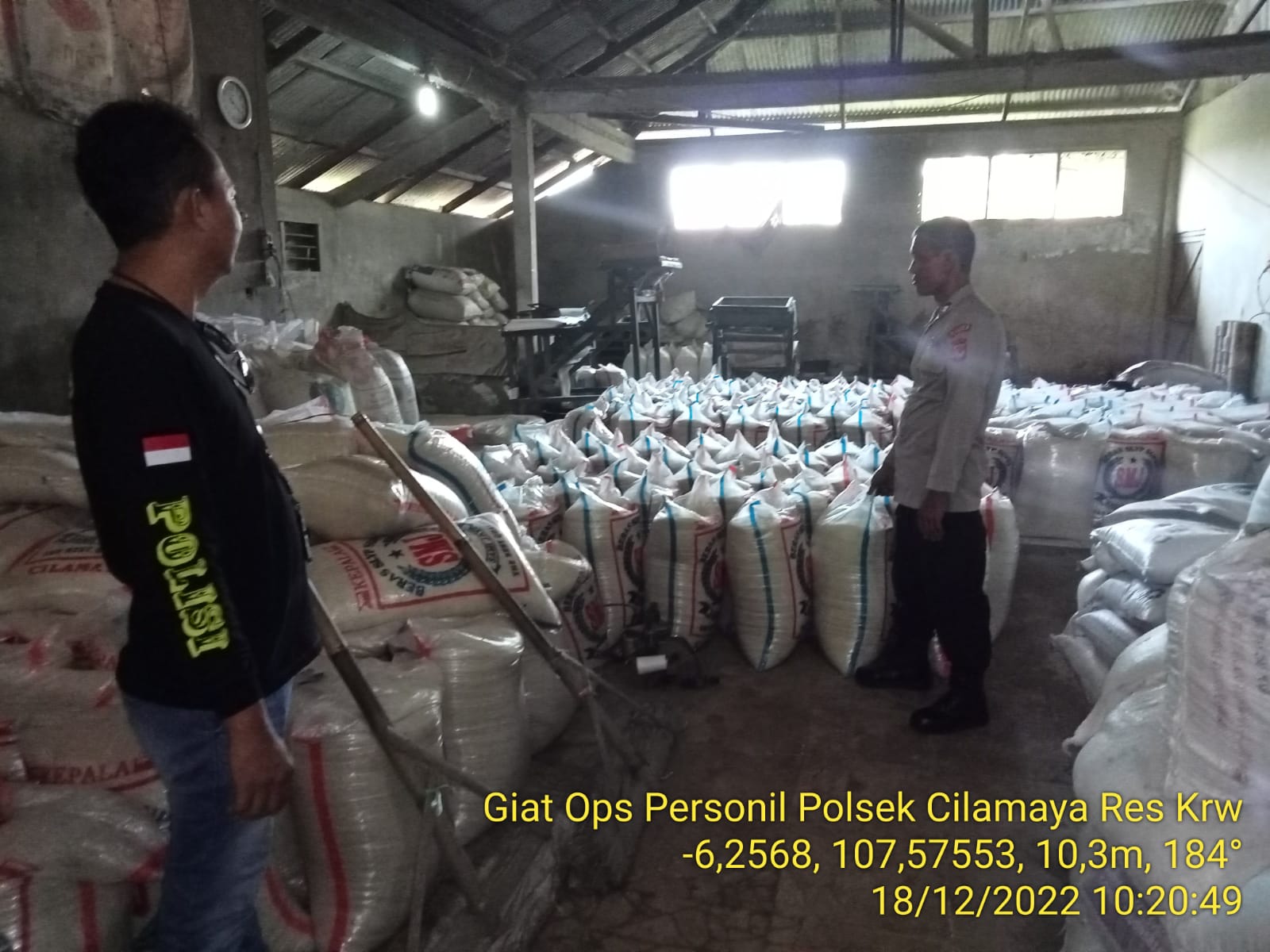 Giat Patroli Polsek Cilamaya Polres Karawang Monitoring Ketersediaan stok Pangan wilayah Kecamatan Cilamaya Wetan