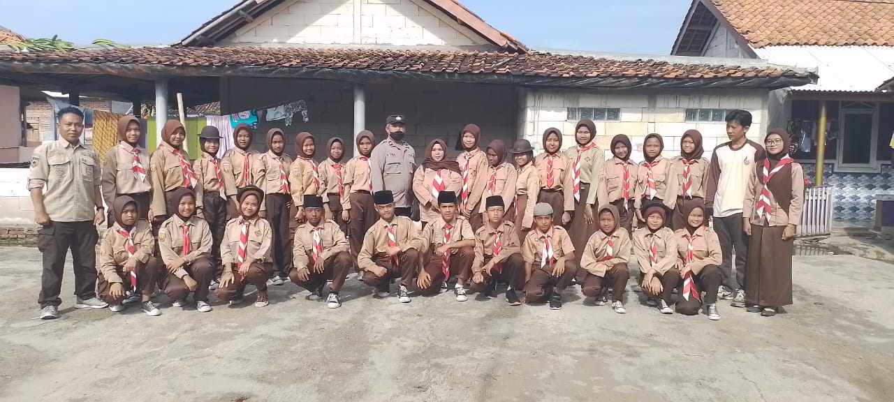 Bhabinkamtinmas Polsek Tempuran Polres Karawang Hadiri Pelepasan Pelantikan MTS Nurul Bahri Desa Ciparagejaya Kecamatan Tempuran