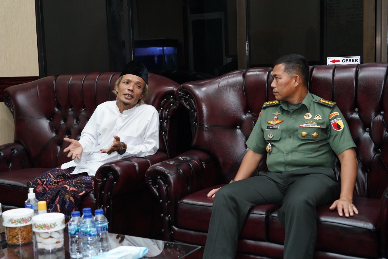 Danrem 084/Bhaskara Jaya Menerima Kunjungan Silaturahmi Pengasuh Pondok Pesantren Pancawarna Sidoarjo
