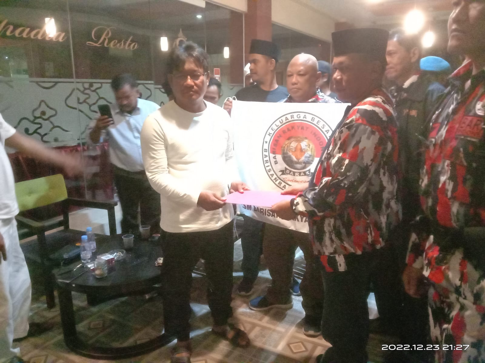 Bentuk Rasa Syukur, Ketua LSM Barak Indonesia Kunjungi Makam Mbah Kuwu Sangkan Girang di Cirebon