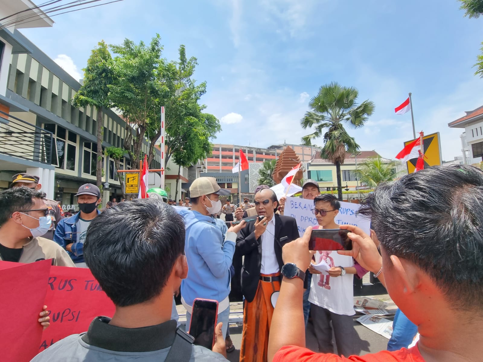 Praktek Korupsi Dana Hibah Patut di Bongkar