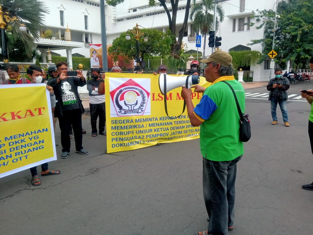 Aksi Unjuk Rasa Mapekkat Sorot Pejabat Jawa Timur