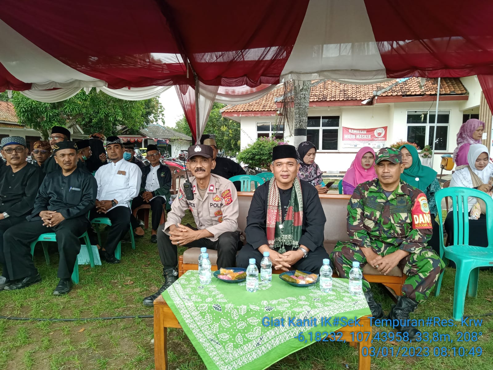 Anggota Polsek Tempuran Polres Karawang Hadiri Upacara Hari Amal Bhakti Kemenag RI ke 77