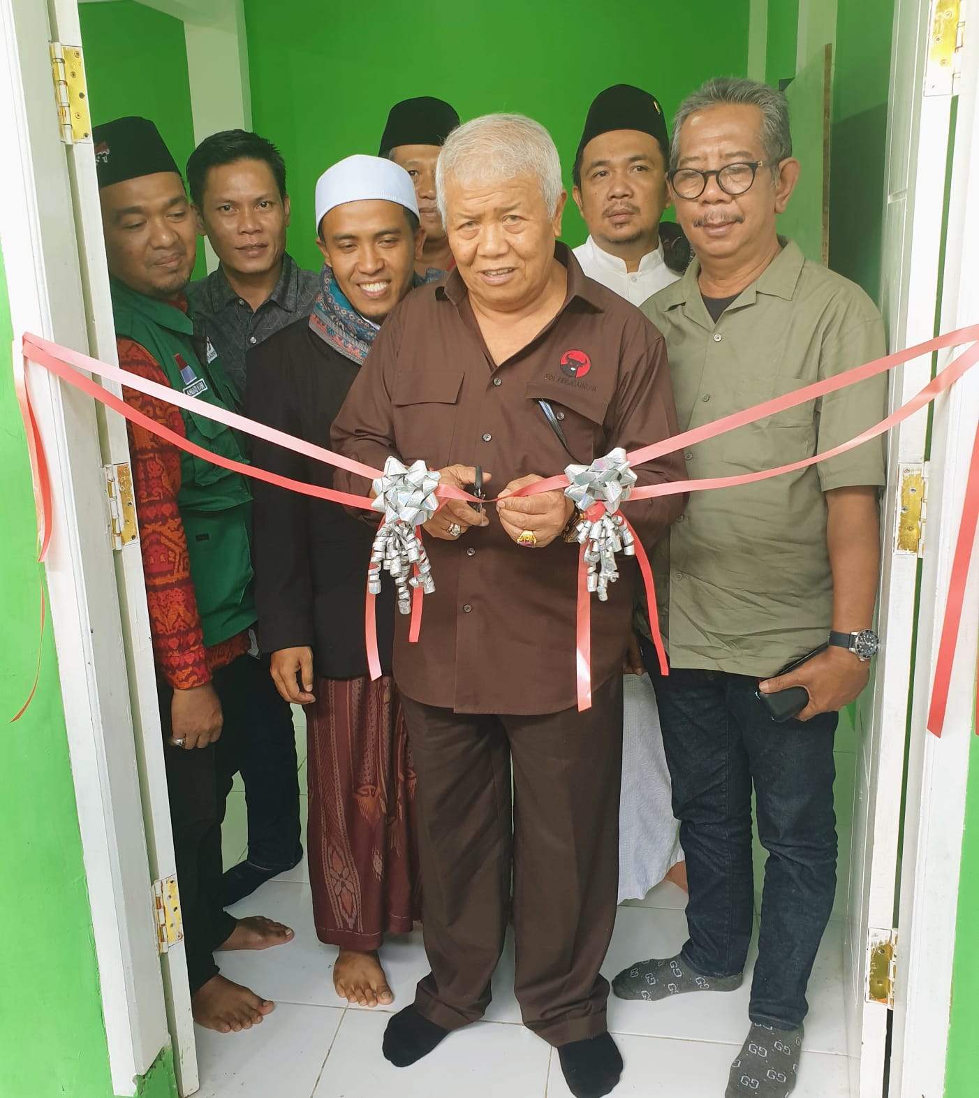 Resmikan Tiga Ruang Kelas di Ponpes Darul Atqia Lombok Tengah dari Program Aspirasi, Rachmat Hidayat Disambut Antusias Jamaah