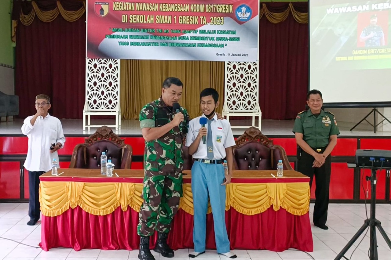 Kehadiran Dandim Dinantikan Seluruh Pelajar SMA N 1 Gresik Untuk Berikan Pembekalan Wasbang