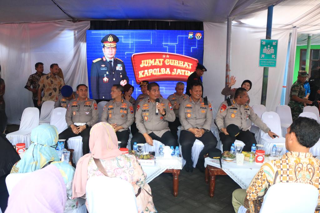 Waka Polda Jatim Dengarkan Keluhan Warga Pada Program Jumat Curhat Serentak