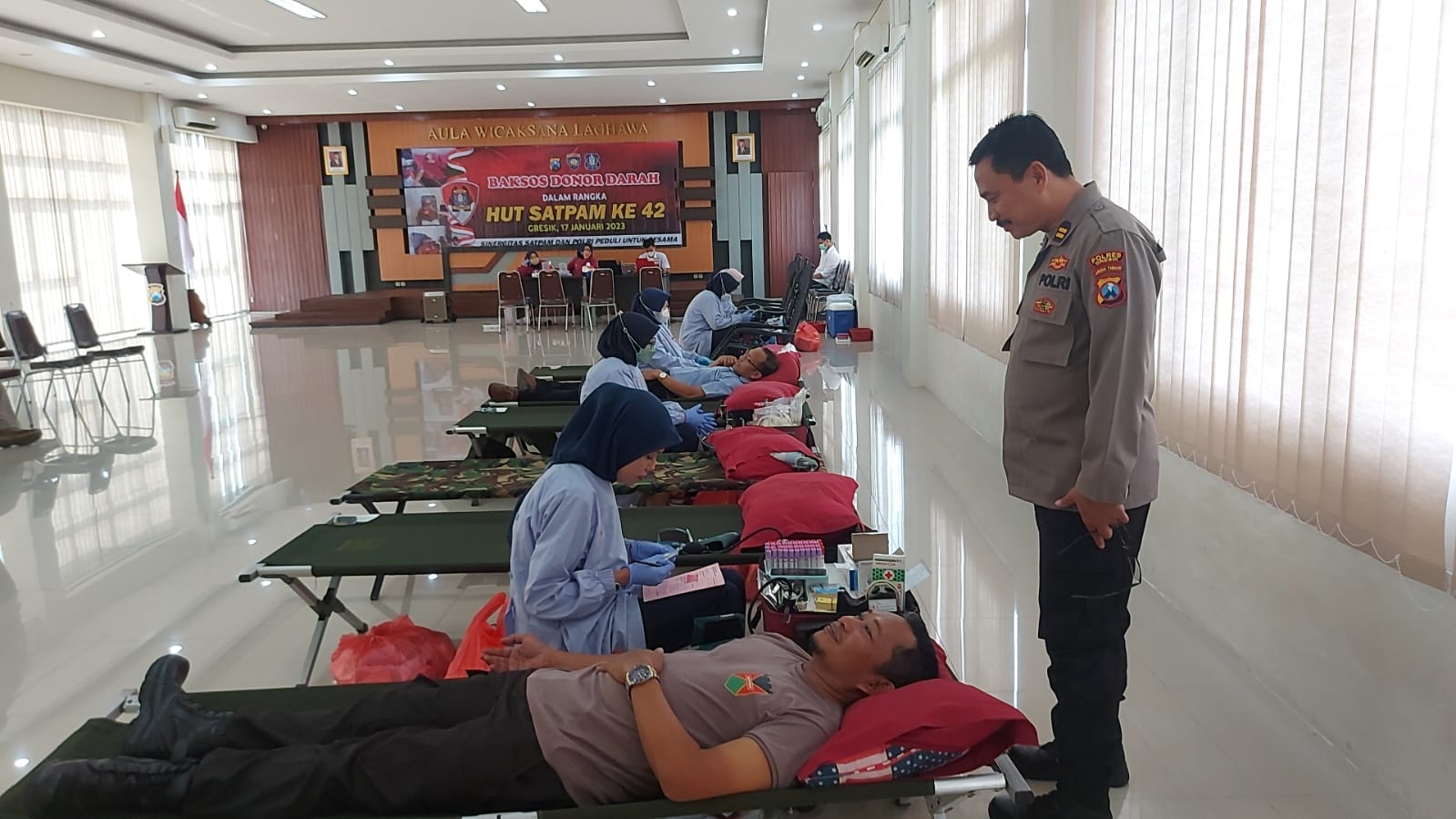 Peduli Sesama, HUT Satpam ke-42 di Gresik Gelar Baksos Donor Darah