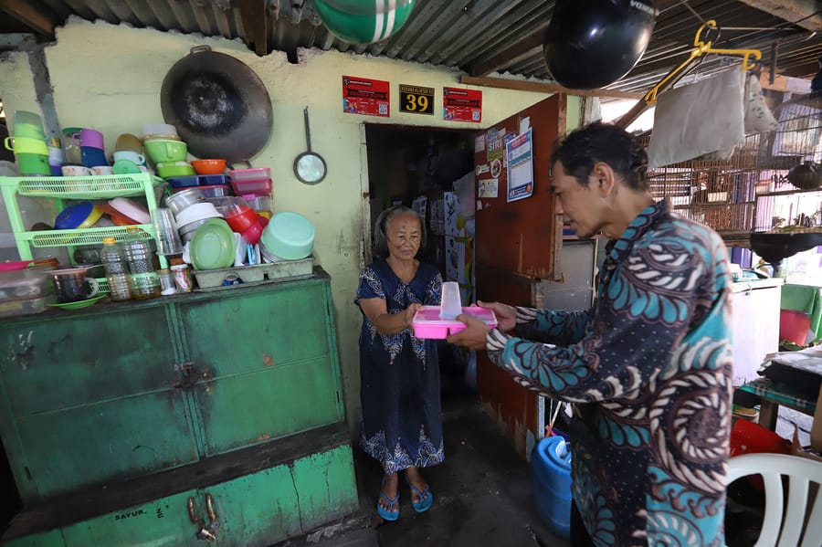 Tetapkan 18.818 Penerima, Pemkot Surabaya juga Luncurkan Aplikasi Pemakanan Permudah Monitoring