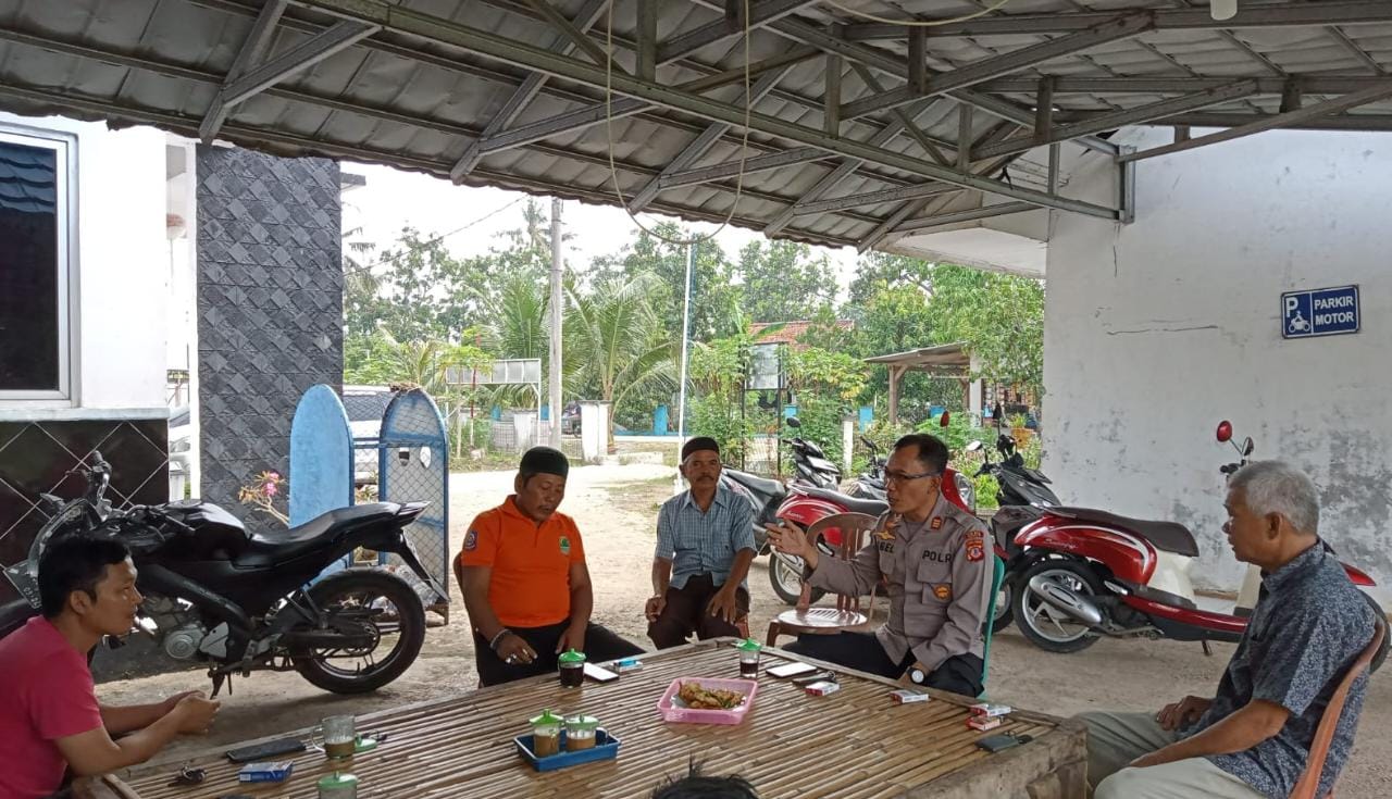 Tampung Informasi Dan Keluhan Masyarakat Kapolsek Tempuran Lakukan Jum'at Curhat Dengan Tokoh Masyarakat