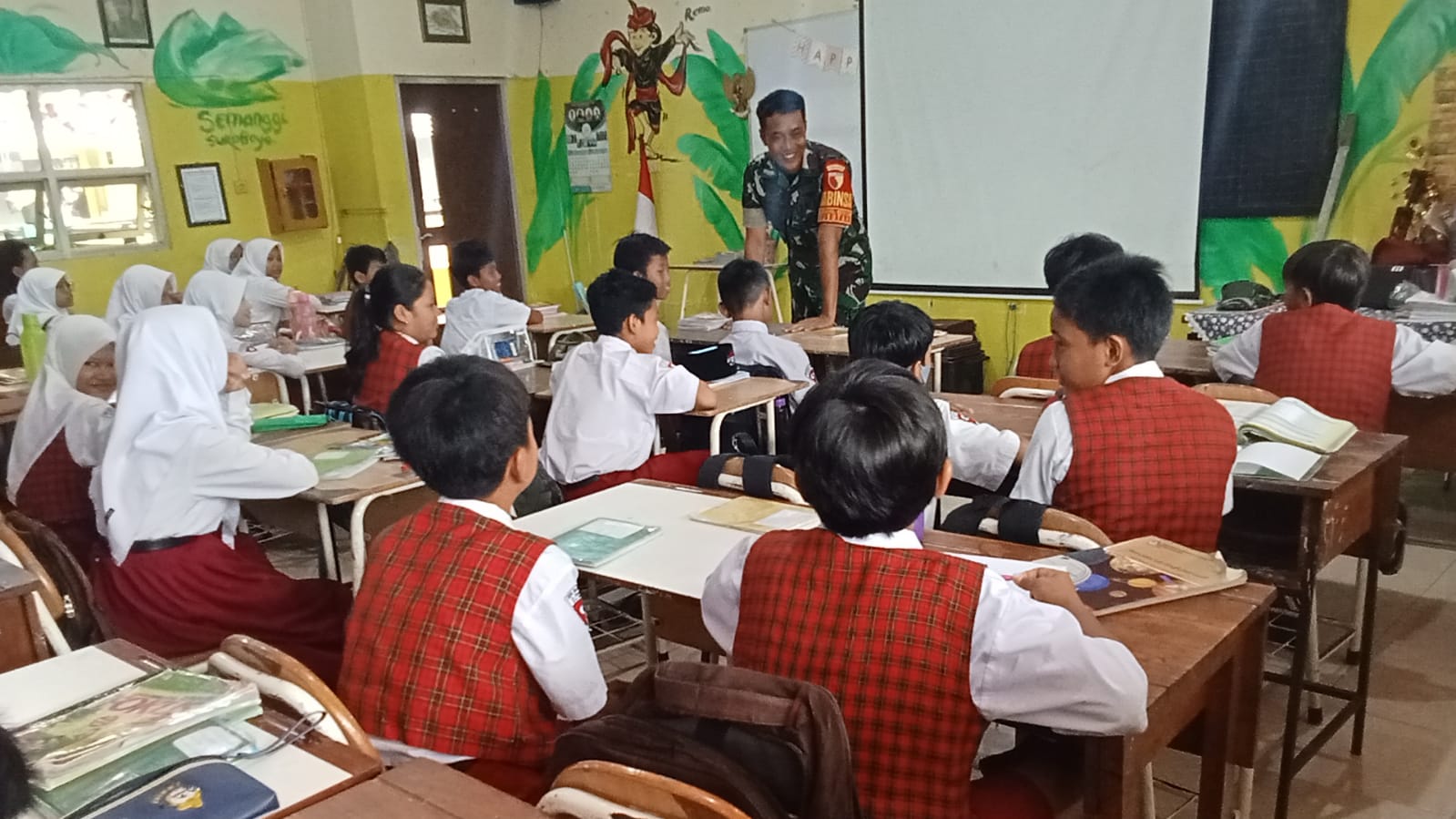 Babinsa Koramil Bubutan Berikan Materi Wasbang Generasi Sejak Dini