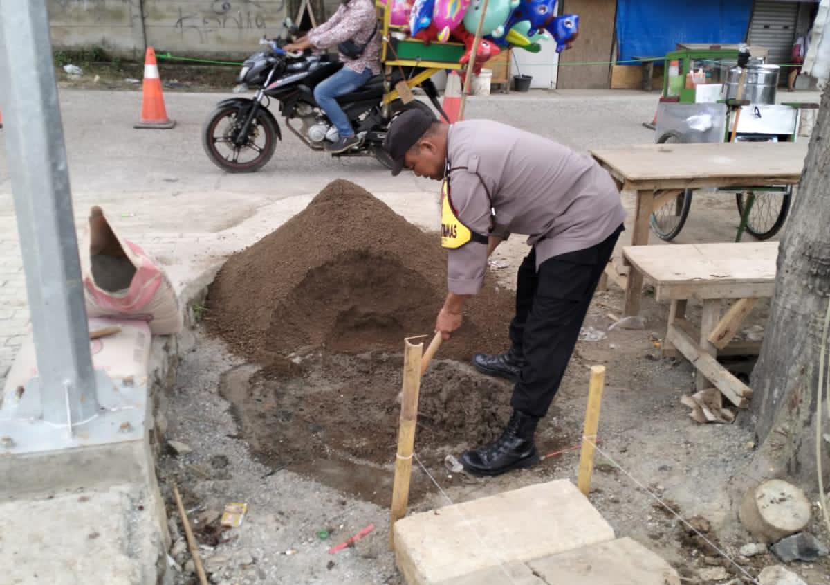 Caket dan Cakep, Polisi Klari Berjibaku Bantu Masyarakat Bikin Taman Desa