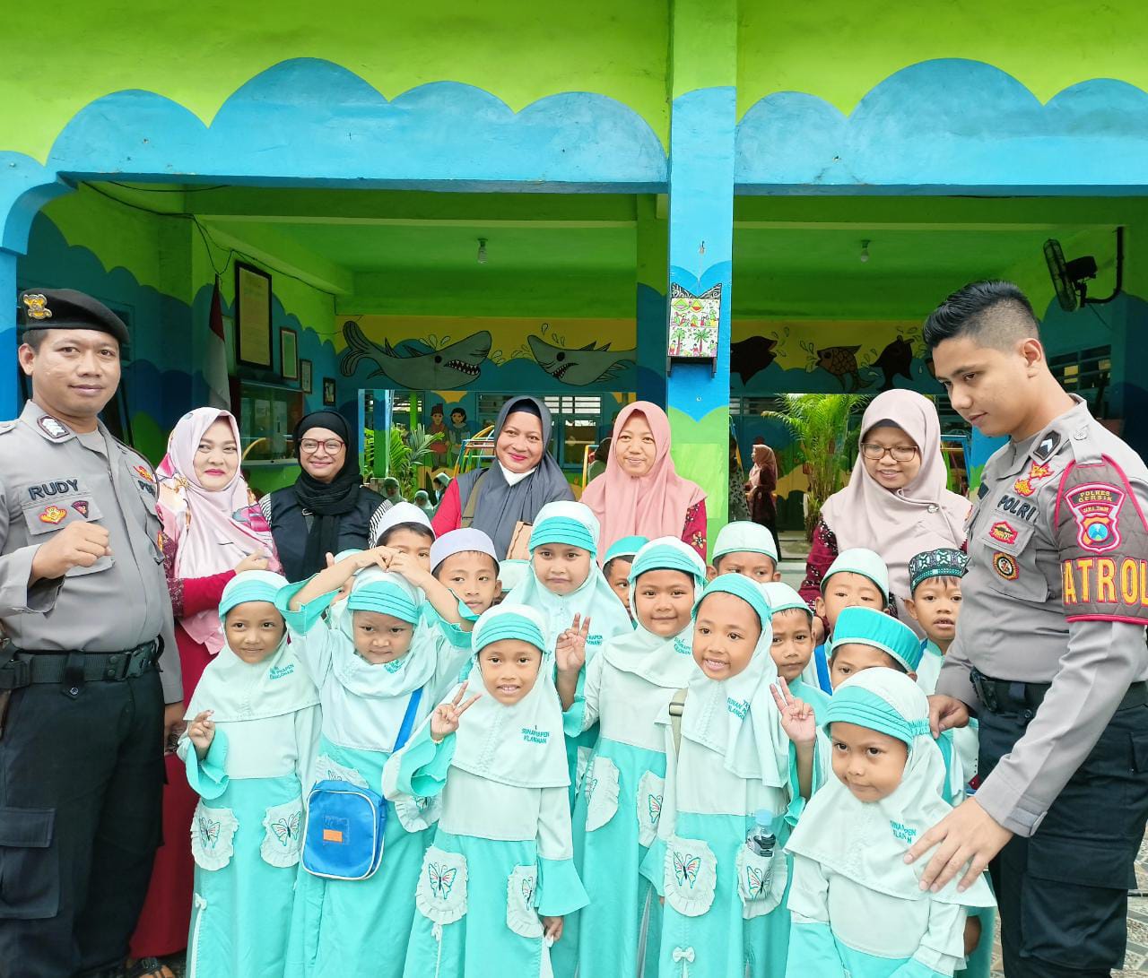 Polres Gresik Lakukan Patroli Ke Sekolah, Berikan Edukasi Isu Penculikan Anak