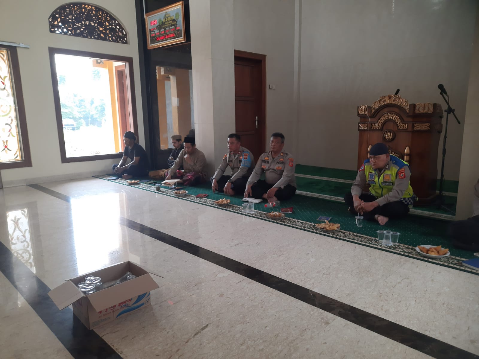 Polsek Klari Mengikuti Pengajian secara Online yang Digelar Polres Karawang