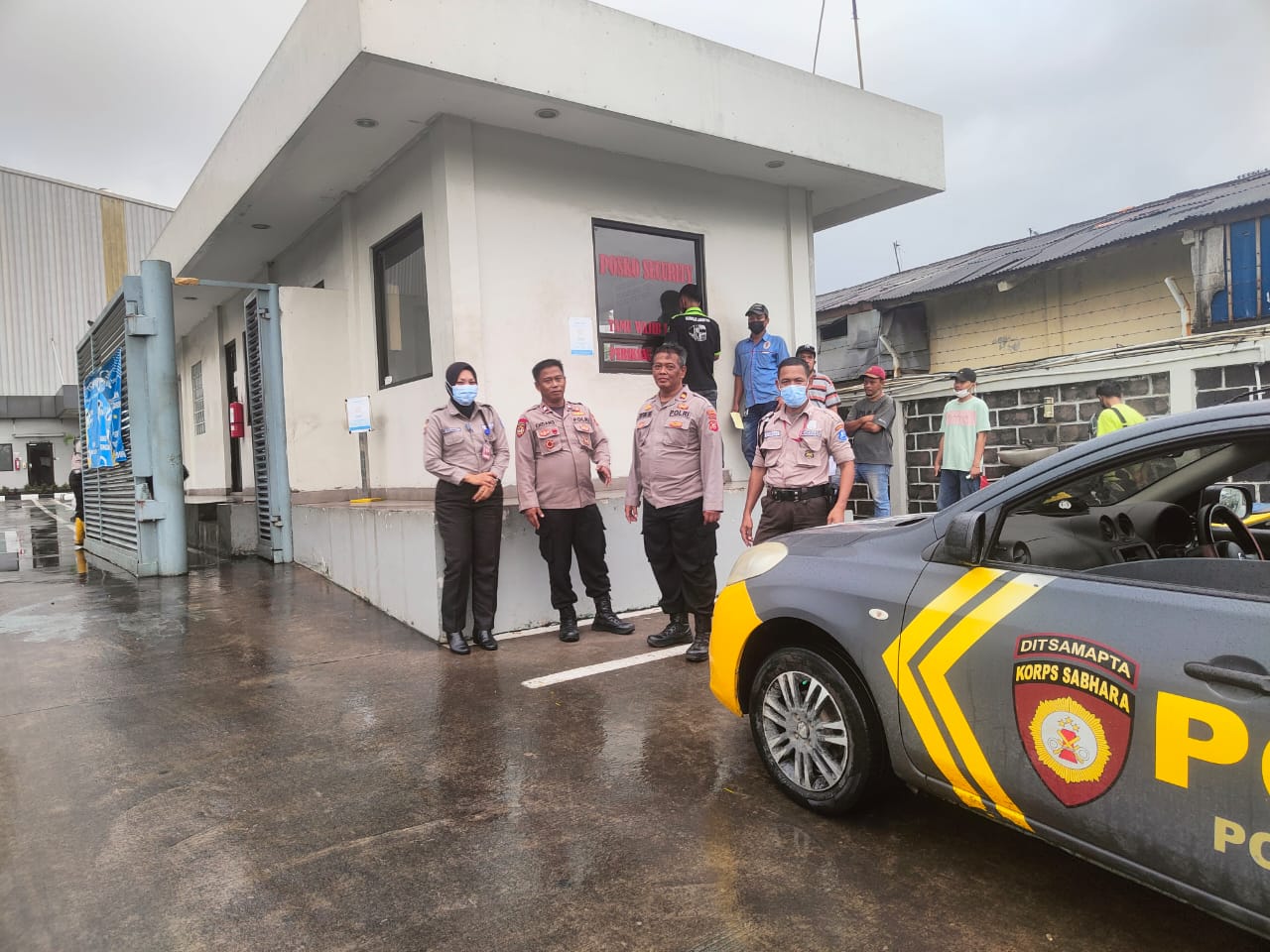 Pak Bhabin Polsek Klari Imbau Masyarakat, Untuk Lapor Jika Ada Gangguan Kamtibmas