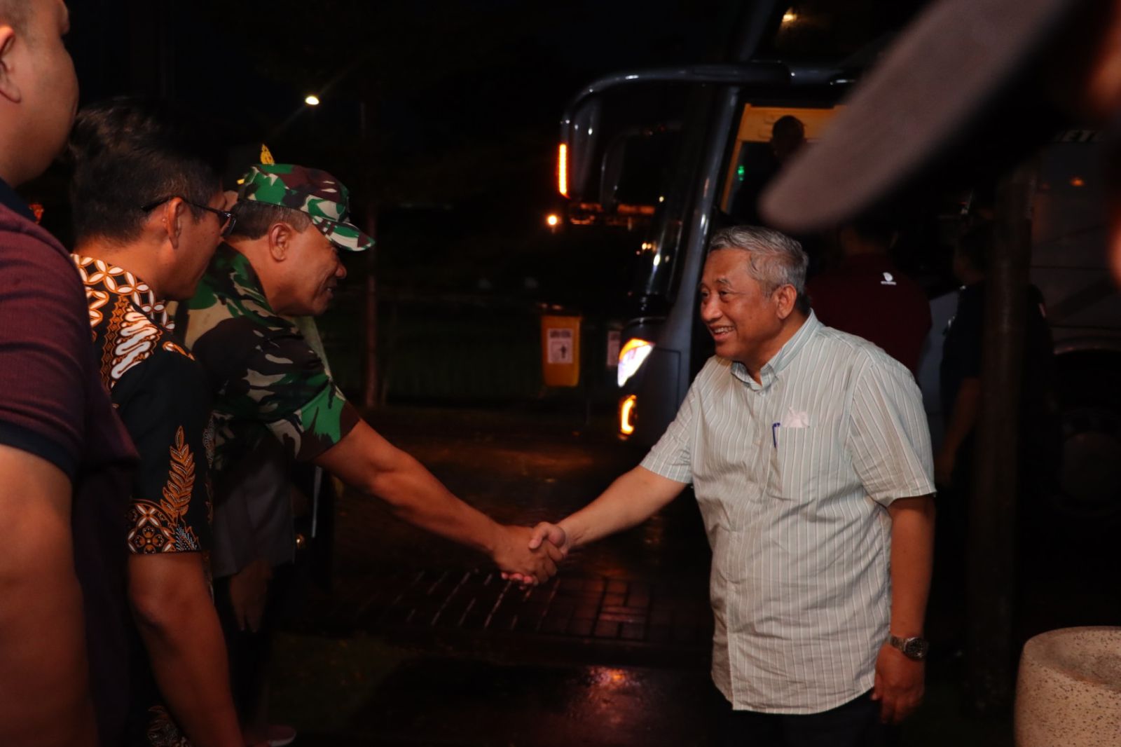 Dandim Gresik Turut Damping Presiden RI ke-6 Saksikan Pertandingan Voli Proliga di Gresik