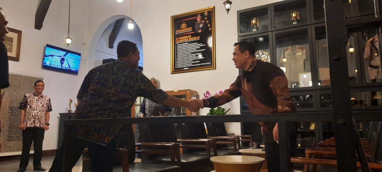 Dandim 0830/Surabaya Utara Hadiri Nobar Pagelaran Wayang Kulit di Mapolrestabes Surabaya