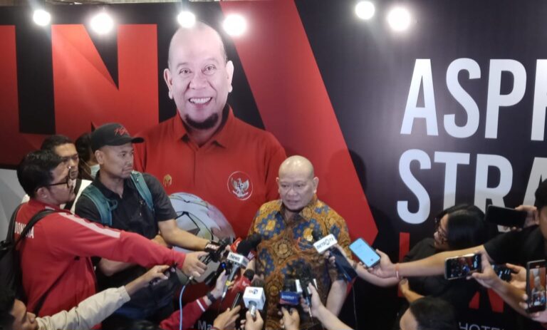 Lebih Profesional Majukan Sepak Bola Indonesia "La Nyalla Mattalitti" Fokus dan Berkomitmen