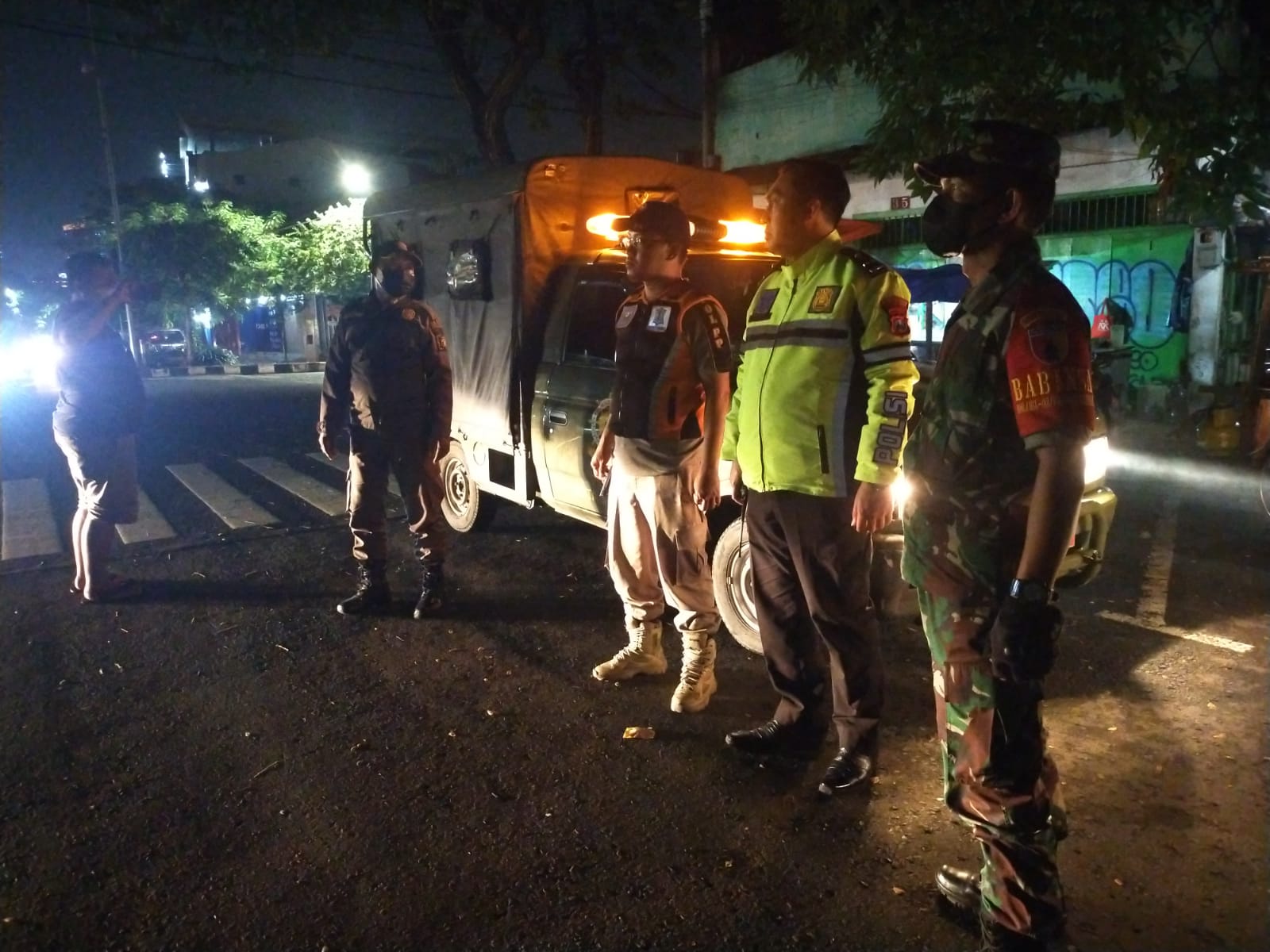 Babinsa Bersama Tiga Pilar Melaksanakan Patroli Asuhan Rembulan di Wilayah