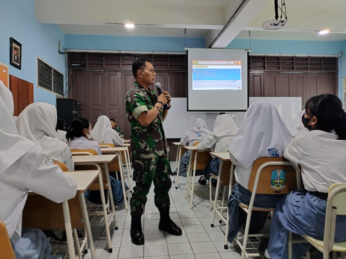 Kodim 0830/Surabaya Utara Gelar Kampanye Kreatif Penerimaan Prajurit TNI AD Tahun 2023 Di SMA Barunawati