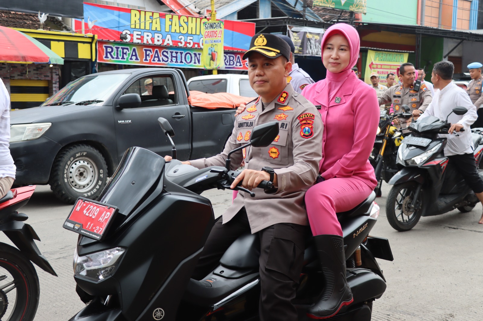 Kapolres Gresik Salurkan Bantuan Datangi Rumah Warga Terdampak Banjir