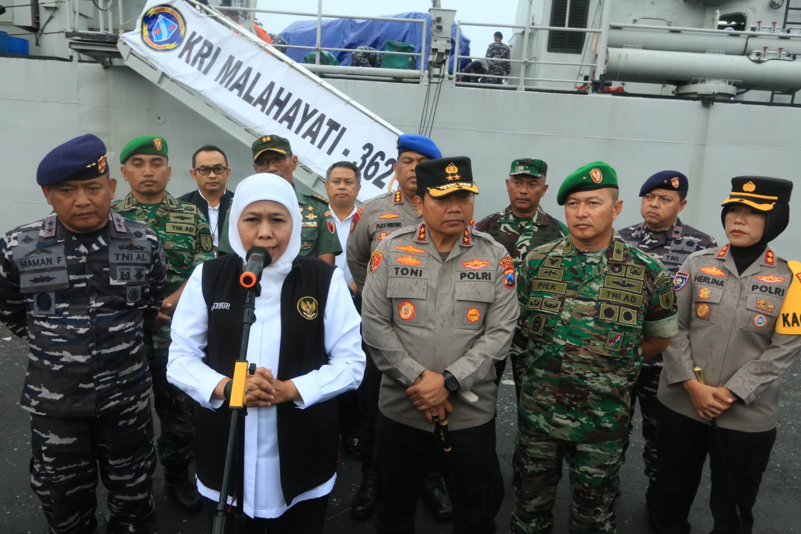 Forkopimda Jawa Timur Distribusikan Bahan Pokok ke Pulau Masalembu