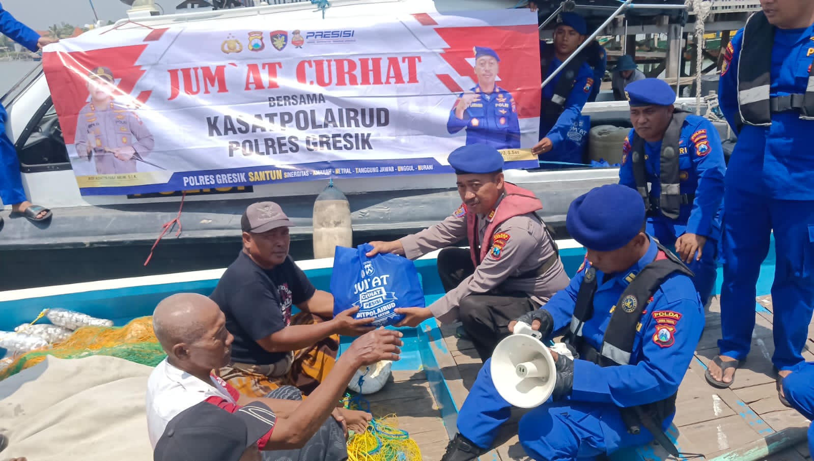 Satpolair Melaksanakan Giat Jumat curhat, Dengar Keluhan Nelayan