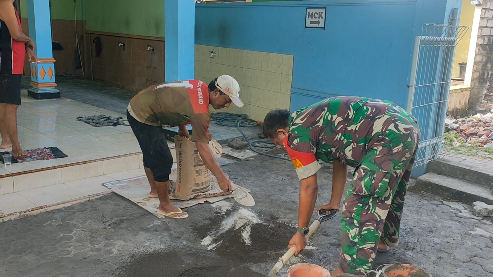 Karya Bhakti Babinsa untuk Wujudkan Kenyamanan Umat Beribadah