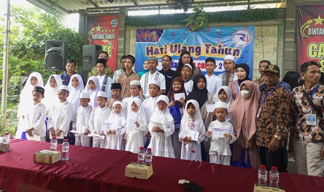 Potong Tumpeng Dan Santunan Anak Yatim Mewarnai Acara Tasyakuran HUT Media Online Radarjatim.co. ke-2