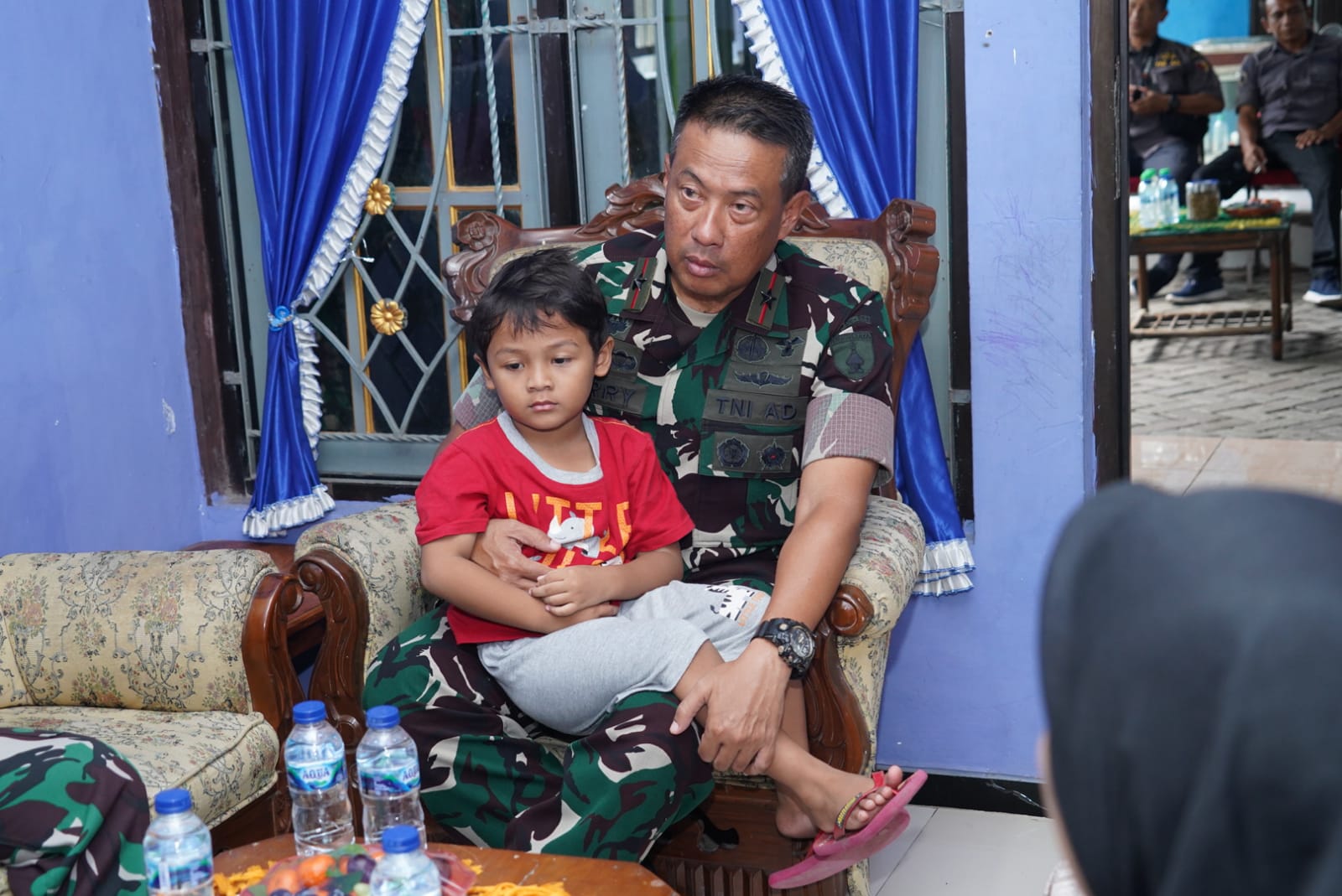 Danrem 084/Bhaskara Jaya Sambangi Putra Almarhum Sertu Eka di Sidoarjo
