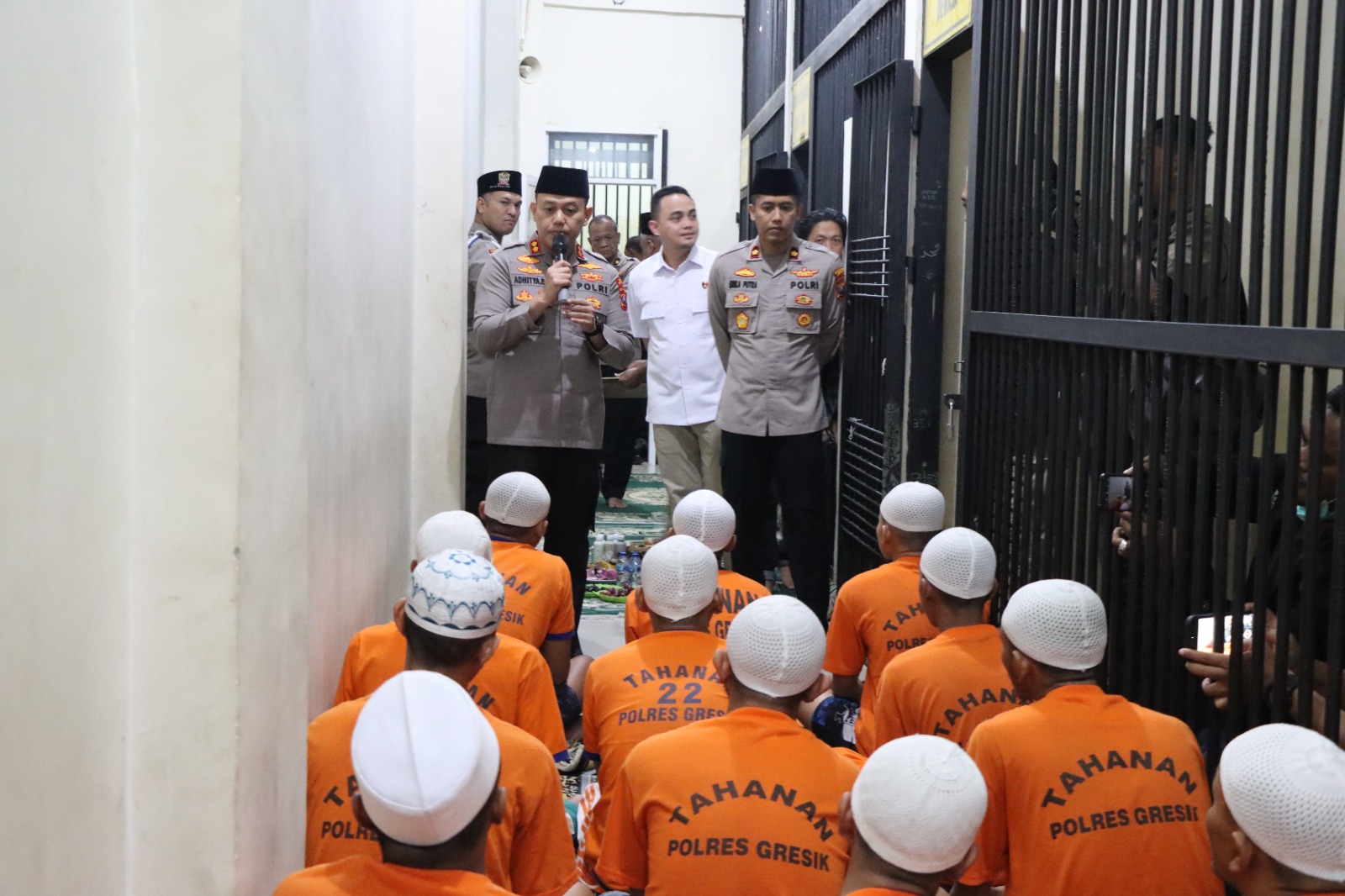 Peduli Sesama, Kapolres Gresik Buka Bersama Para Tahanan di Rutan Polres Gresik