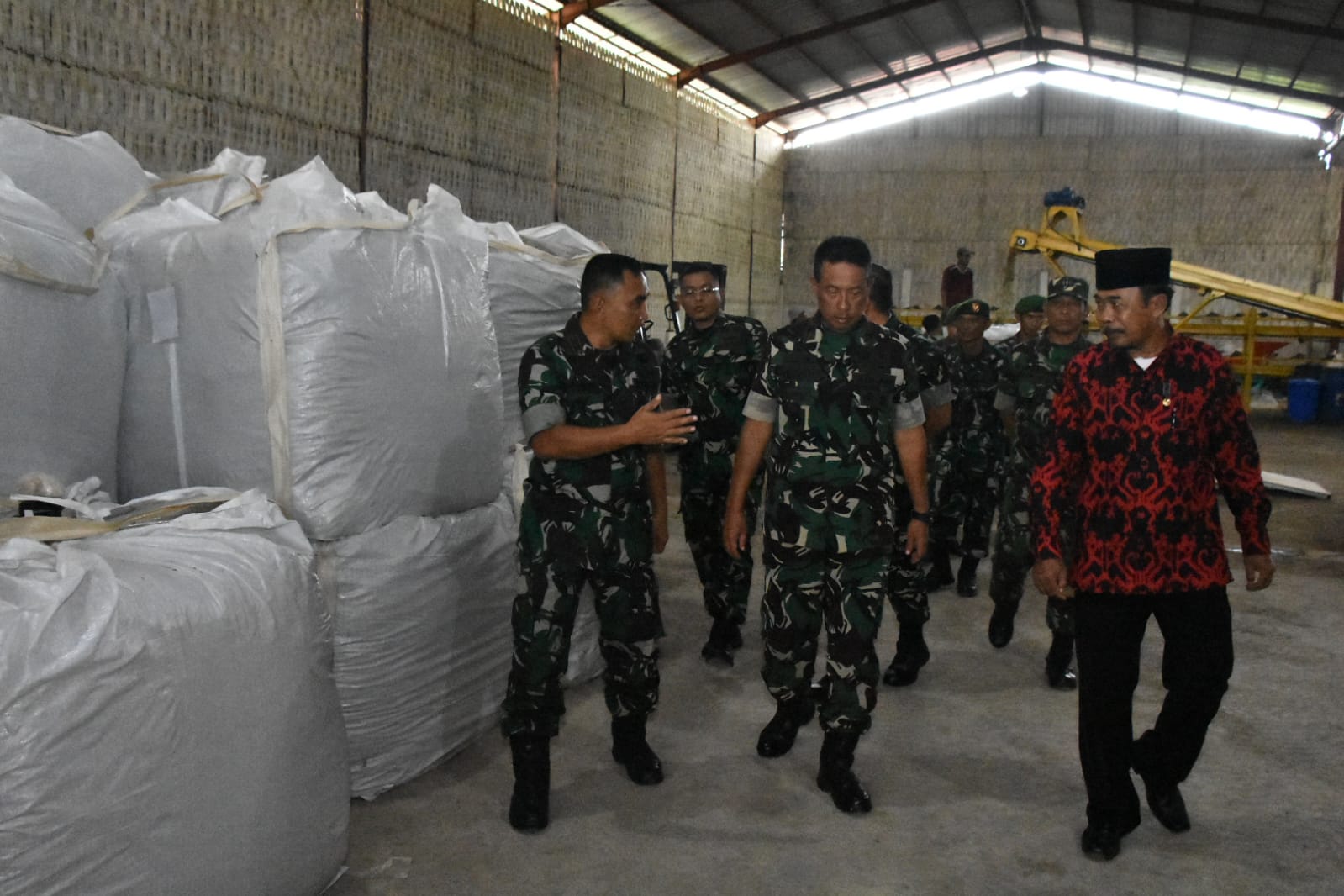 Pabrik Pengolah Silase Jagung di Kalianget ditinjau oleh Danrem 084/BJ