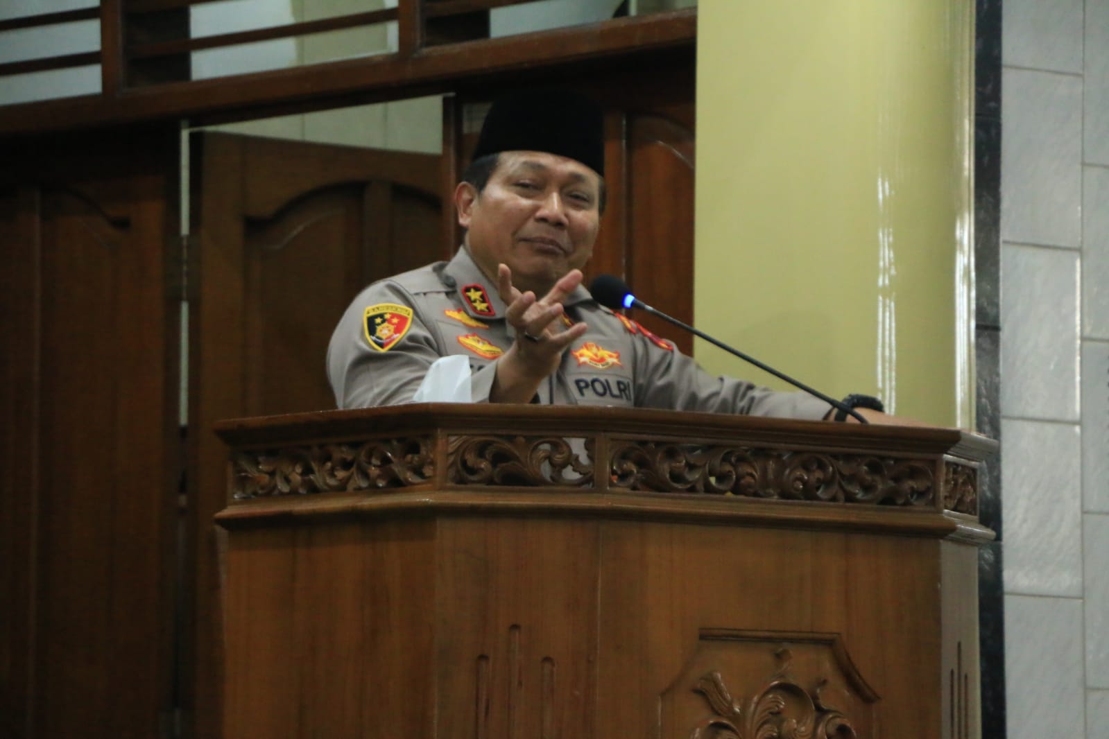 Jumat Curhat di Masjid Al Falah, Kapolda Jatim Sampaikan Perkembangan Kamtibmas di Jawa Timur