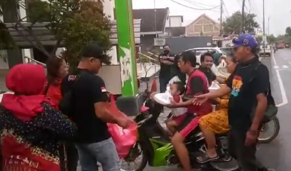 Warkop Scorpio Berkolaborasi dengan Wartawan Bagi-bagi Takjil dan Buka Bersama