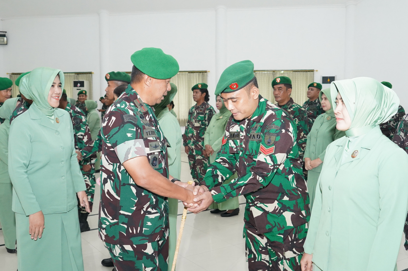 Danrem 084/BJ Memimpin Upacara Pelantikan Kenaikan Pangkat Periode 1 April 2023