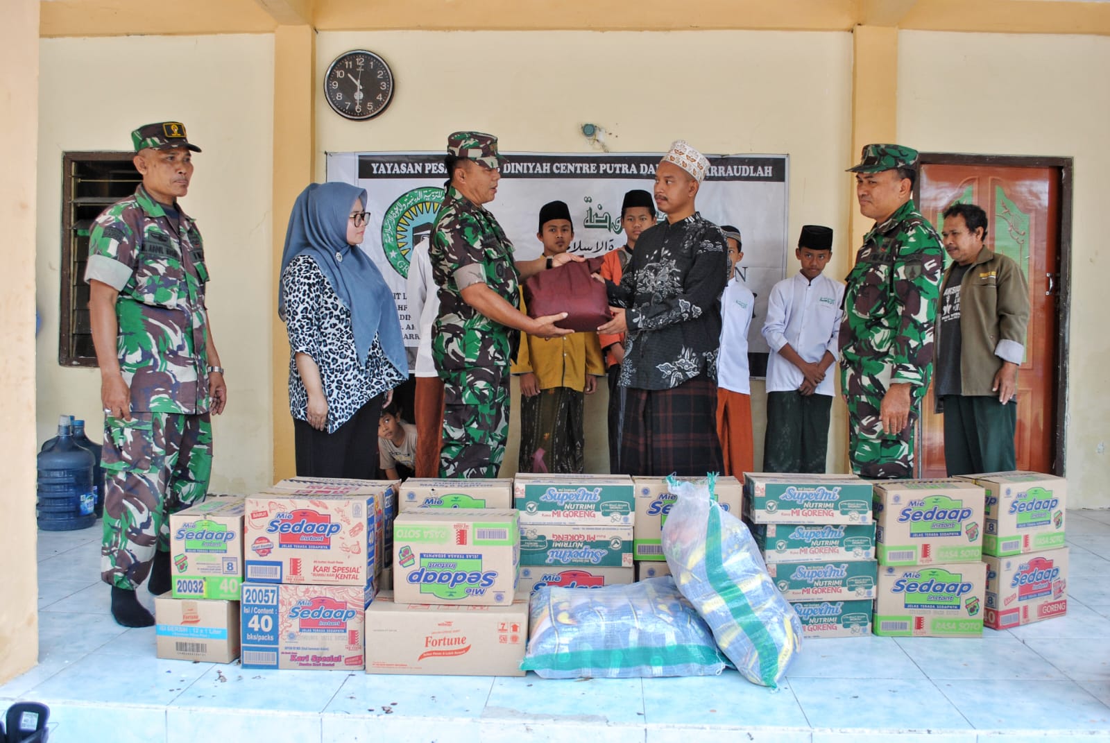 Berbagi Kebaikan, Bantuan Sosial di Pondok Pesantren
