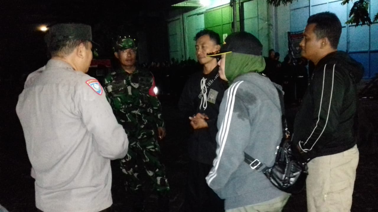 Bersama Tiga Pilar, Babinsa Koramil 0830/05 Tandes Lakukan Operasi Yustisi Gabungan