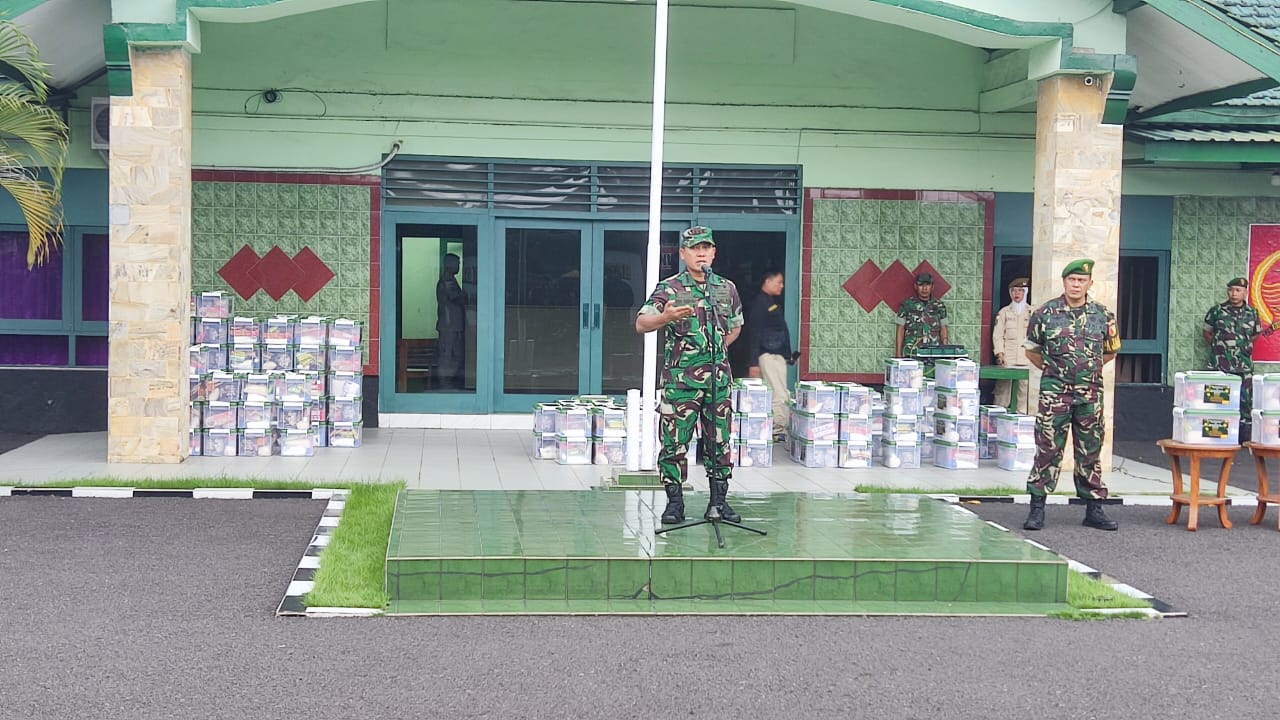 Apel Luar Biasa, Dandim Berikan Penekanan dan Bagikan Bingkisan Lebaran
