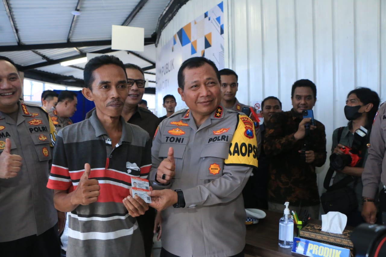 Kapolda Jatim Membuka Secara Resmi Gerai Layanan SIM dan SKCK