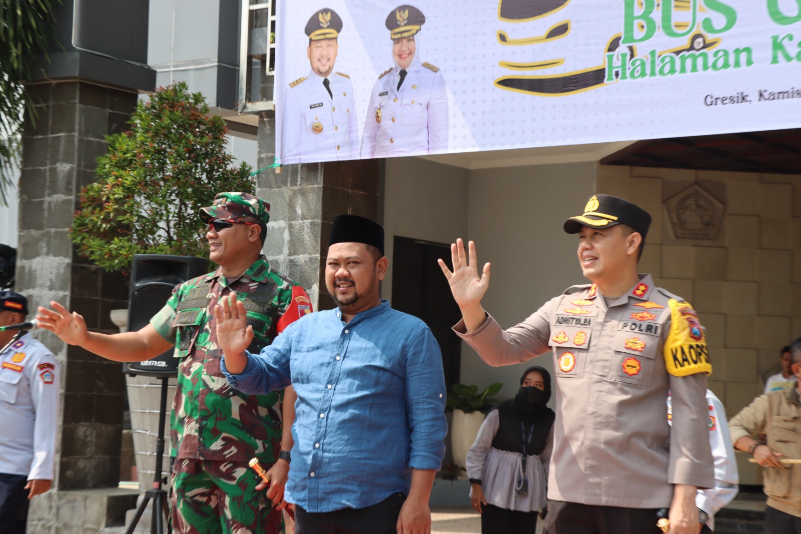 Kapolres Gresik Bersama Forkopimda Lepas Pemberangkatan Mudik Bareng Gratis