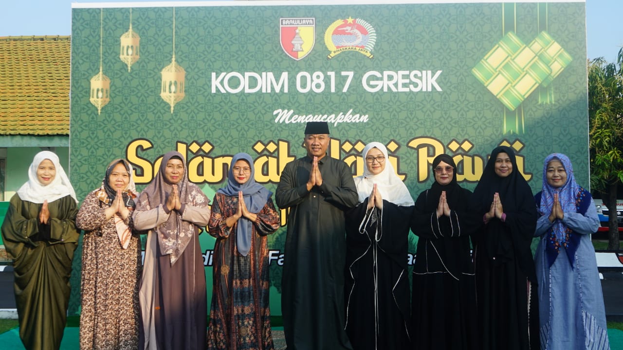 Kodim 0817/Gresik Gelar Sholat Idul Fitri, Halaman Makodim Dipenuhi Para Jamaah