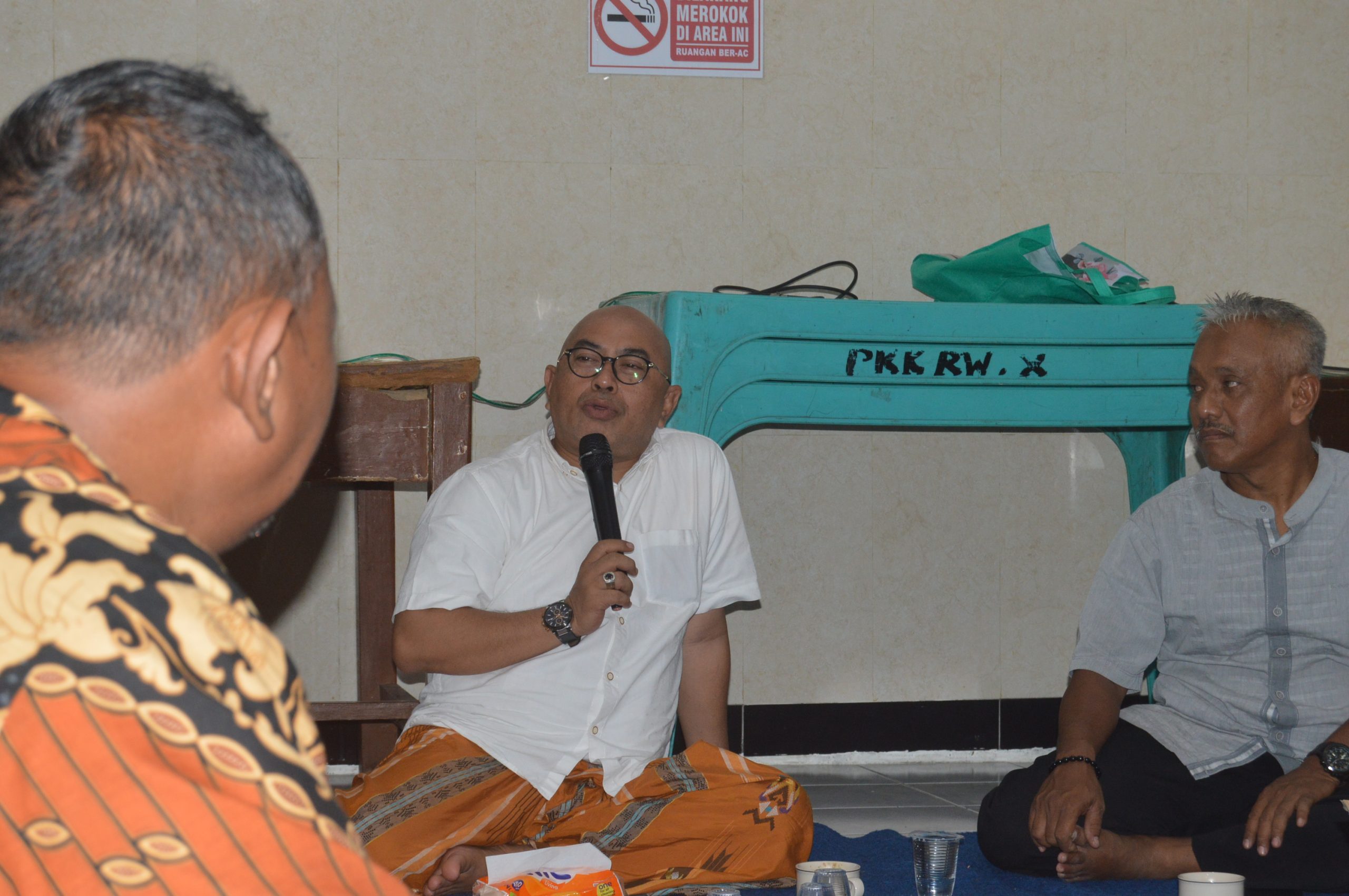Cangkruk'an Warga RW 10 Pegirian, Mencari Solusi Terbaik
