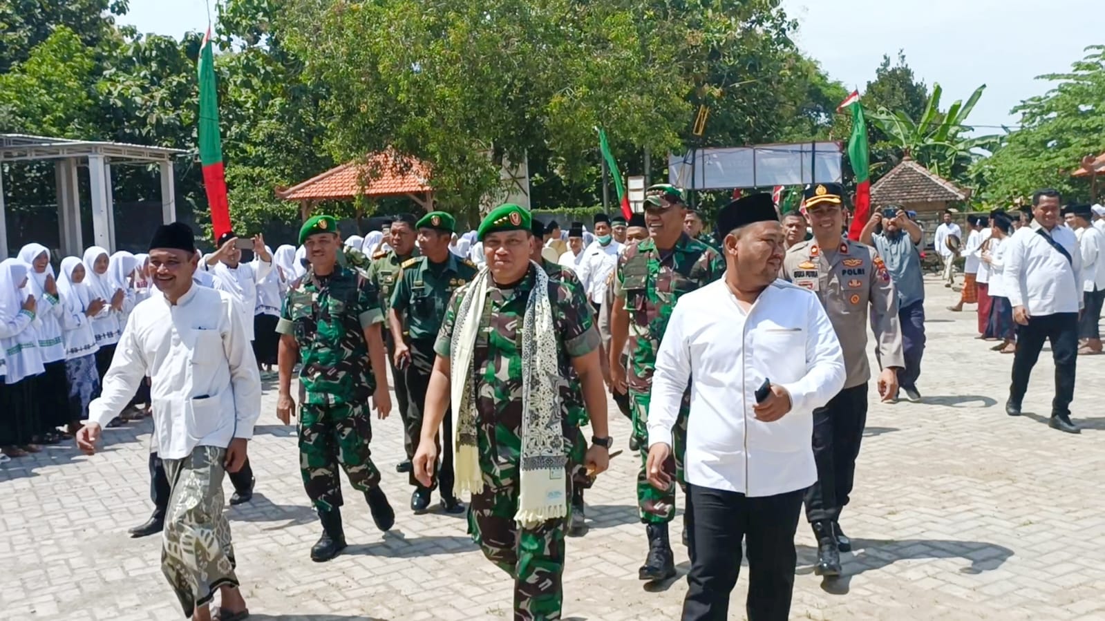 Dandim Gresik Turut Dampingi Kunjungan Kerja Danpusterad ke Wahana Ekspresi Poesponegoro (WEP), Turunkan Jumlah Anak Stunting di Kabupaten Gresik