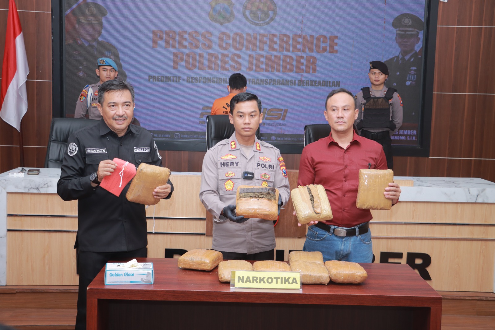Polres Jember Ungkap Kasus Narkoba Jaringan Medan-Bali, 10 Kg Ganja Berhasil Disita