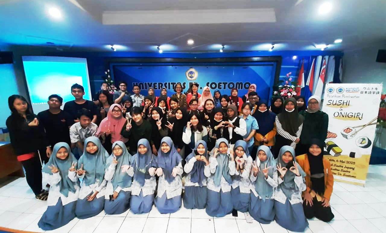 Prodi Sastra Jepang Unitomo Gelar Pelatihan Pembuatan Sushi dan Onigiri