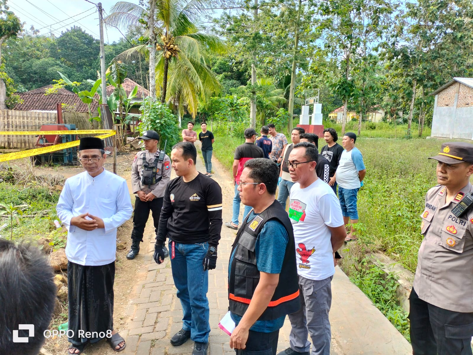 Polres Sumenep Datangkan Tim Labfor Polda Jatim Olah TKP di Kantor MWC NU