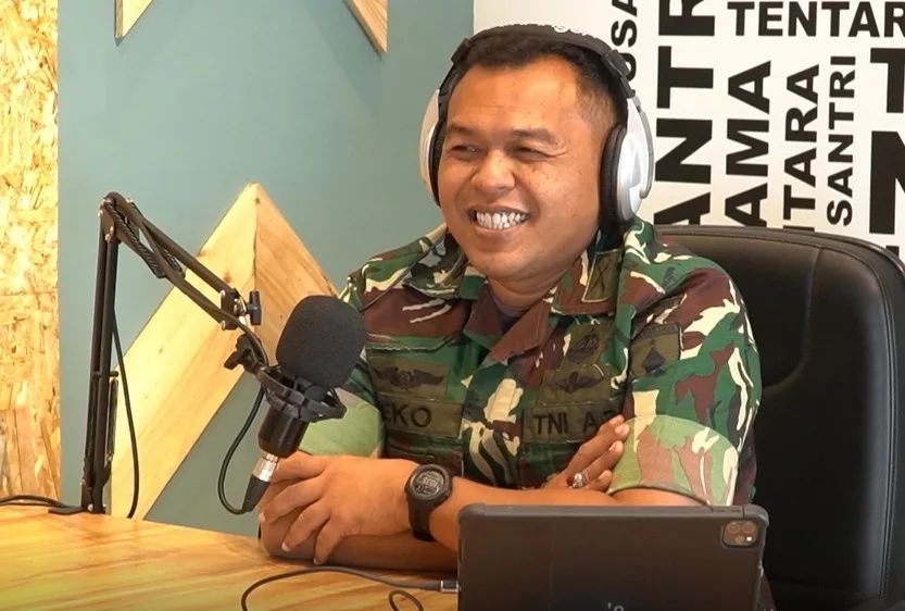 Tak Hanya Piawai Jadi Host Podcast, Pamen TNI AD ini Pernah Raih Penghargaan dari Gubernur Khofifah