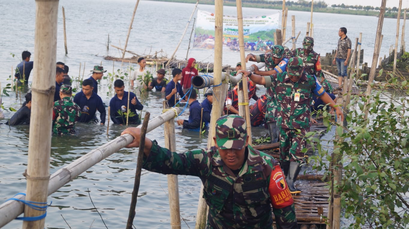 Dandim Surabaya Utara Hadiri Penanaman Mangrove Nasional Secara Serentak