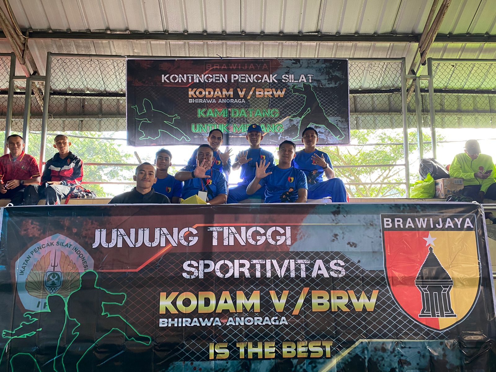 Danrem 081/DSJ selaku Komandan Kontingen Pencak Silat Kodam V/ Brawijaya