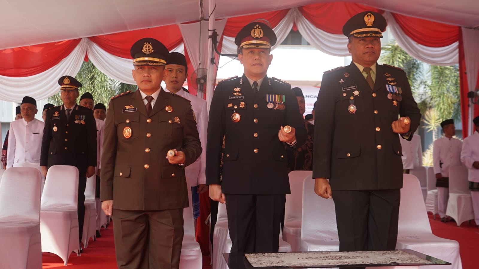 Dandim Gresik beserta Anggotanya Hadiri Upacara Peringatan Hari Lahir Pancasila 1 Juni 2023 di Kantor Pemkab Gresik