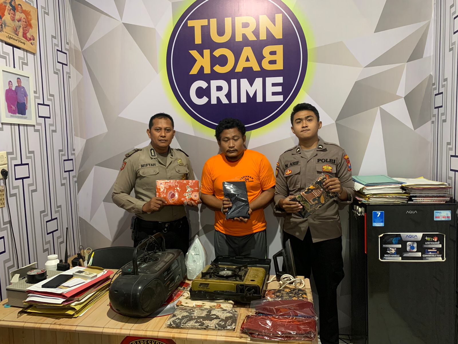 Polisi Gresik Ringkus Pelaku Pembobolan Toko Batik di Cerme
